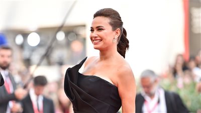 هند صبري توجه رسالة إلي نيللي كريم بعد زواجها 