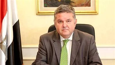 وزير قطاع الأعمال يجتمع بشركة 