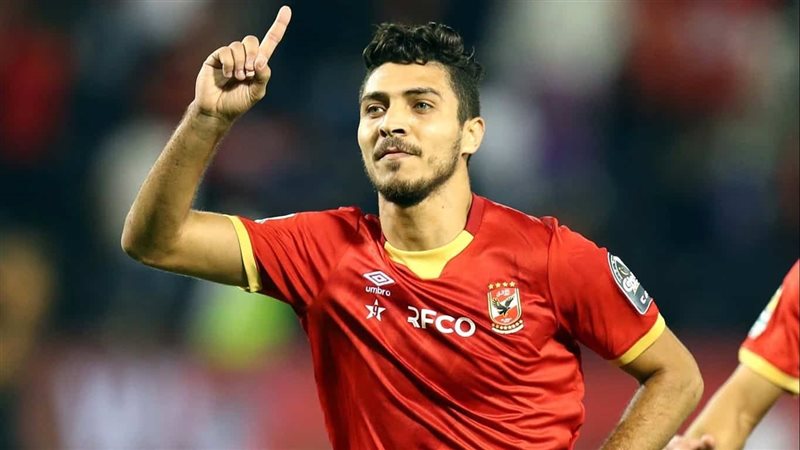 محمد شريف يتربع علي