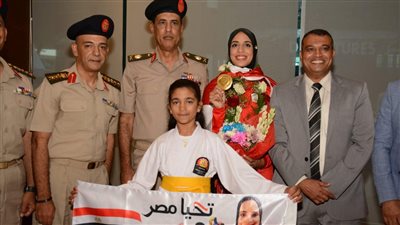 استقبال حافل لـ فريال أشرف بالقوات المسلحة | صور 