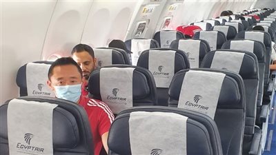 مصر للطيران تسير رحلة خاصة لنقل المنتخب الإماراتي من صربيا | صور