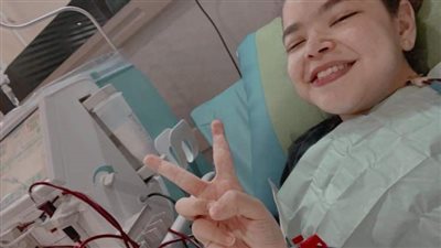 لم تستسلم للمرض.. «أميرة» تتحدى جلسة الغسيل الكلوي بـ التيك توك |فيديو