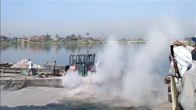 أول فيديو لحركة الملاحة بقناطر نجع حمادي بعد التشغيل