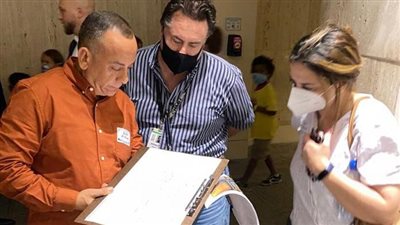 أمين المجلس الأعلى للآثار يتفقد قاعة معرض رمسيس وذهب الفراعنة