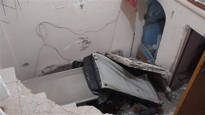 إصابة شخص في انهيار سقف عقار بحي الجمرك بالإسكندرية