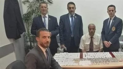 ضبط ١٩٩٢ قرصا مخدرا بحوزة راكب بمطار القاهرة