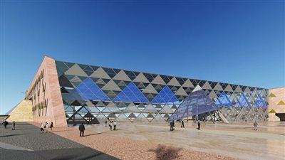 الاثار: نقل 6 تماثيل للمك سنوسرت الأول ومائدة قرابين للمتحف الكبير