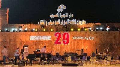 الصور الأولى من تجهيزات الدورة الـ29 لمهرجان القلعة للموسيقى والغناء
