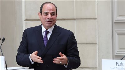 مواطن لـ السيسي: عندي 6 عيال وخايف تزعل مني.. والرئيس يرد