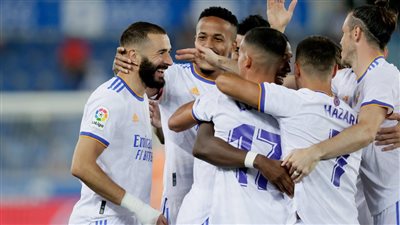 هازارد وبنزيما في هجوم ريال مدريد أمام سيلتا فيجو