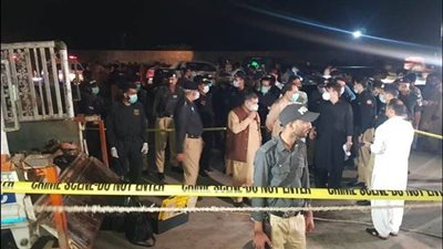 كانوا عائدين من حفل زفاف.. قتلى ومصابون بتفجير حافلة في باكستان | فيديو