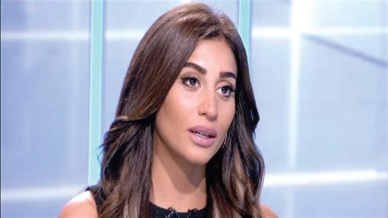 الفنانة دينا الشربيني