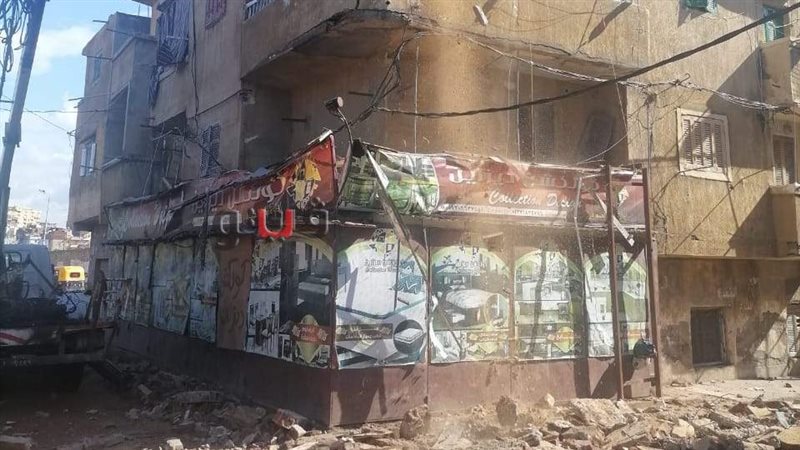 انهيار شرفتين بعقار