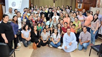 مطران كاثوليك المنيا يلتقي بخدام إيمان ونور 