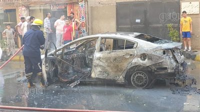 حريق يلتهم سيارة ملاكي بشارع العشرين في العمرانية | صور