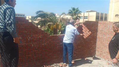 إزالة بناء مخالف والتحفظ على 37 توك توك بالزقازيق 