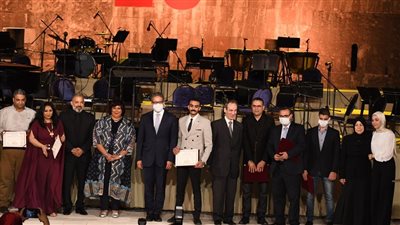 وزيرة الثقافة تكرم 12 شخصية فنية وإدارية في افتتاح مهرجان القلعة| صور 