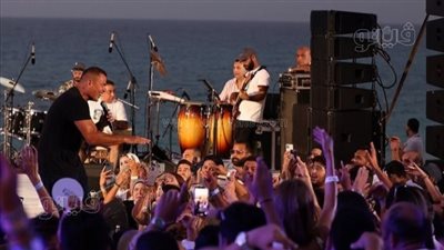 مصدر أمني يوضح حقيقة إطلاق قنابل غاز في حفل عمرو دياب