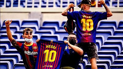 جمهور برشلونة يهتف لميسي ويسب باريس سان جيرمان في كامب نو | فيديو