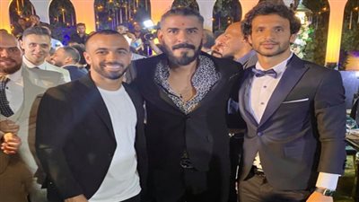 وصلة رقص لنجوم الأهلي في حفل زفاف شقيق محمود علاء | فيديو وصور