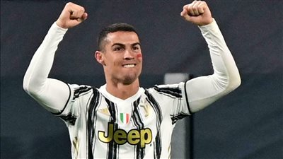 ابو هشيمة بعد انباء انتقال رونالدو إلي يونايتد: حظا سعيدا أسطورة كرة القدم العالمية