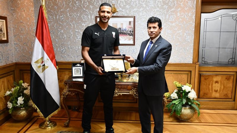 وزير الرياضة يكرم