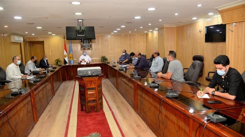 اجتماع محافظ أسيوط