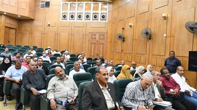  تنظيم مؤتمر لدعم سبل تطوير المساقي والتحول بالري الحديث فى قنا