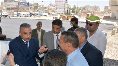 محافظ سوهاج يتفقد أعمال رصف موقع كوبري الثقافة