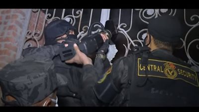 اللقطات الأولى لاقتحام أوكار إجرامية وضبط 297 عنصرا| فيديو 