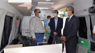 محافظة الإسماعيلية تدشن أول مركز تكنولوجي متنقل لخدمة المواطنين | صور