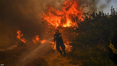 النيران تأكل اليونان.. جنوب شرق أثينا يدخل حزام النار | صور