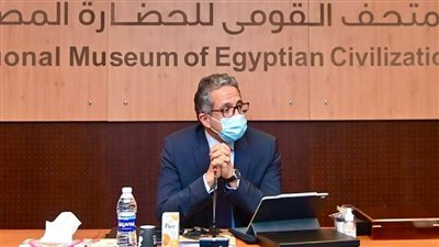 وزير السياحة والآثار يناقش مستجدات أعمال قاعة العرض المؤقت بمتحف الحضارة