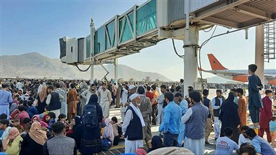 بعد فوضى الهروب.. البنتاجون يعلن استئناف حركة الطيران في مطار كابول 