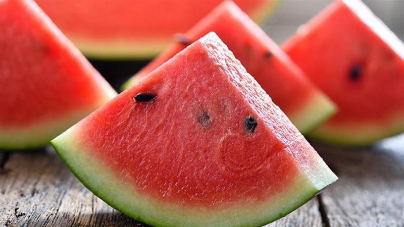 تناول البطيخ مع الجبن