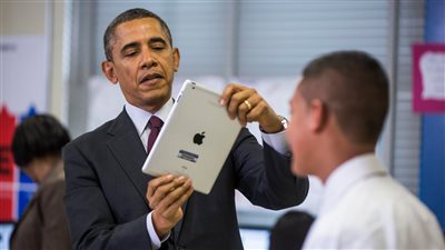 أوباما يفوز بجائزة 