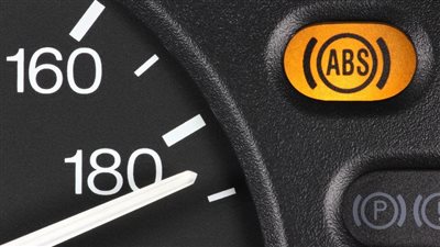 أسباب صفير فرامل السيارة وعلاجها