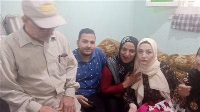 بث مباشر.. لحظات الفرحة داخل منزل أسماء محمد الأولي على الثانوية العامة 