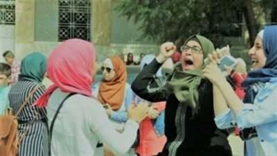 أوائل الثانوية العامة يروون سر تفوقهم.. وظروف صعبة لم تمنع الأولى 