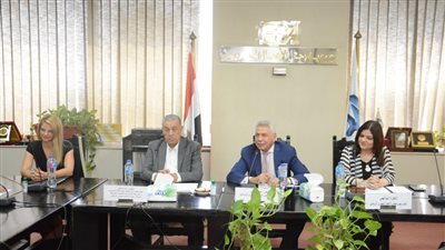 وفد من شركات رومانية يزور القاهرة لبحث فرص التشغيل والتجارة والاستثمار في مصر 