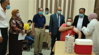وكيلا التعليم والصحة ببورسعيد يتفقدان مراكز تطعيم المعلمين بلقاح كورونا | صور