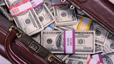 آذته نفسيًا.. كويتي يطالب طليقته بتعويض قدره 1.6 مليون دولار