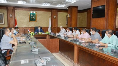 نائب محافظ سوهاج يتابع آخر تطورات العمل بالمراكز التكنولوجية لخدمة المواطنين
