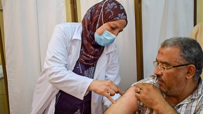 25 فريقا طبيا من صحة الشرقية لاستكمال تطعيم أعضاء هيئة التدريس بجامعة الزقازيق بلقاح كورونا