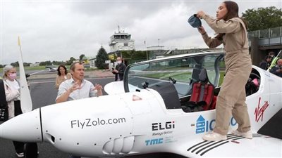 حكاية أصغر امرأة تسعى للفوز بلقب أصغر 