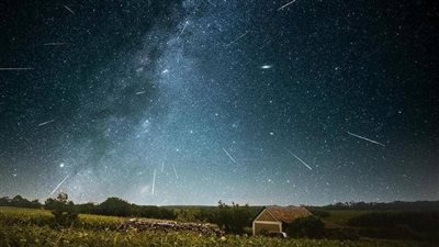 تصل لـ 40 شهابًا في الساعة.. شهب الرباعيات تزين السماء غدًا