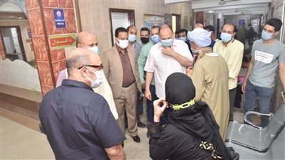 إقبال كثيف من المواطنين لتلقي لقاح كورونا في أسيوط |فيديو