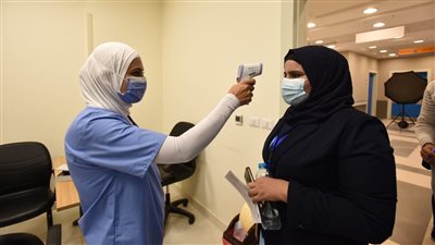 أستاذ فيروسات يكشف أسباب استقرار الوضع الوبائي في مصر |فيديو 