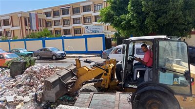 حملة مكبرة لرفع تراكمات القمامة بحي ثالث الإسماعيلية | صور