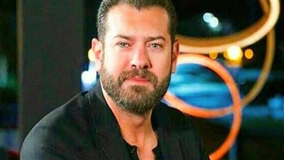 كادت وسامته تظلمه فنيًا.. فيلم ومسلسل نقطة تحول في مسيرة عمرو يوسف